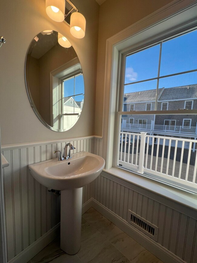 9 Juniper Ln, Portsmouth, NH 03801 - photo 7