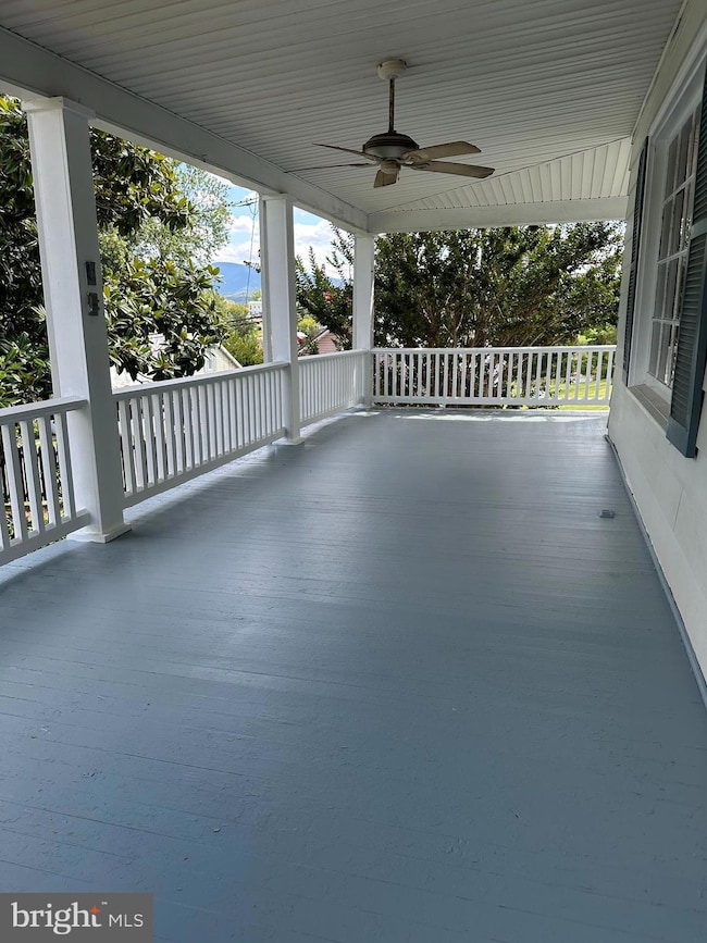 422 Mechanic St, Luray, VA 22835 - photo 4