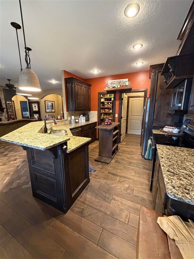 703 Meadow Ln, Cache, OK 73527 - photo 6