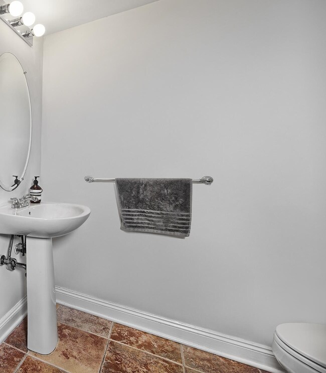 454 Albany Ct, West New York, NJ 07093 - photo 6