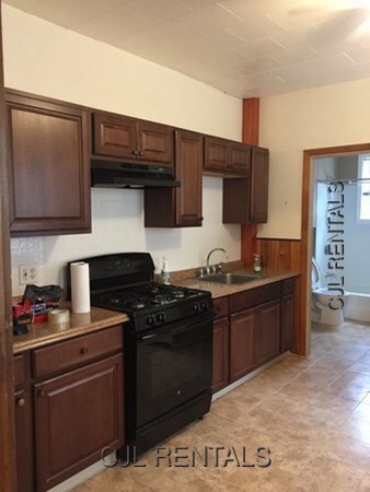 105 Chestnut St unit 1, Waltham, MA 02453 - photo 2