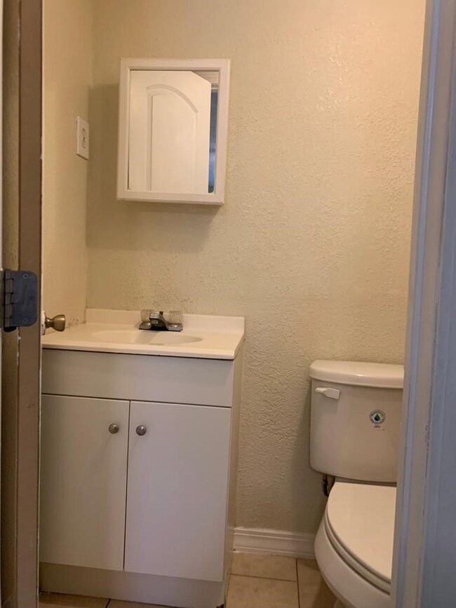 1822 Lone Oak Rd unit B, Houston, TX 77093 - photo 2