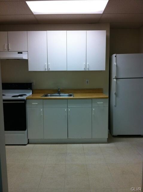 5210 Pennsylvania St unit 208, Whitehall, PA 18052 - photo 4