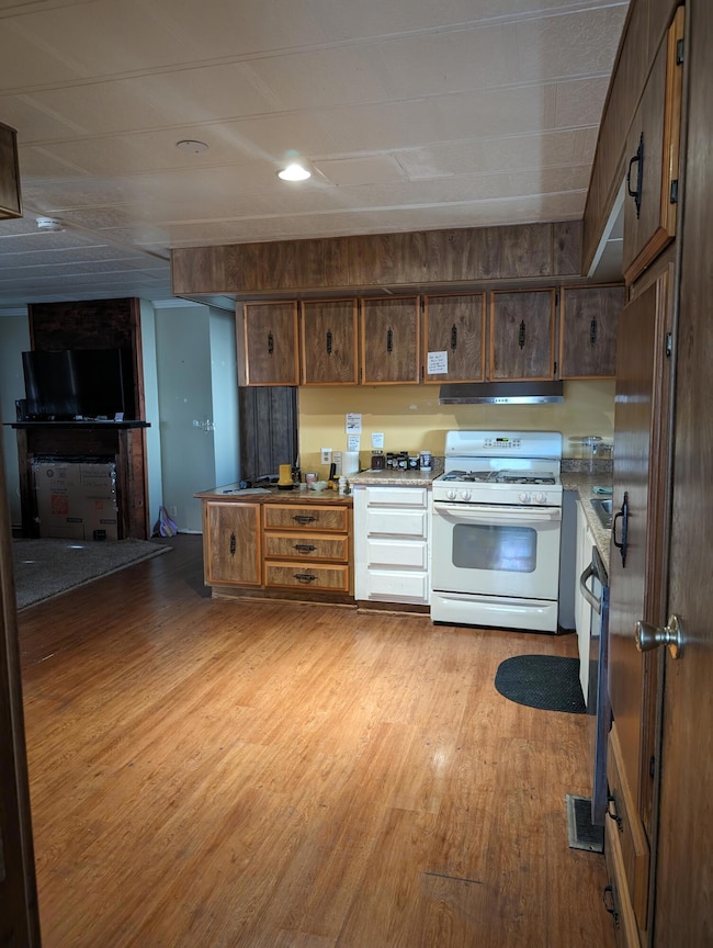 2550#15 MOIBLE HOME KITCHEN