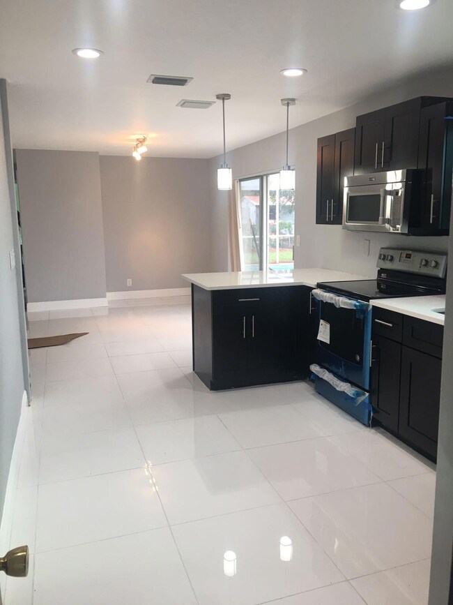 1657 Maypop Rd, West Palm Beach, FL 33415 - photo 7