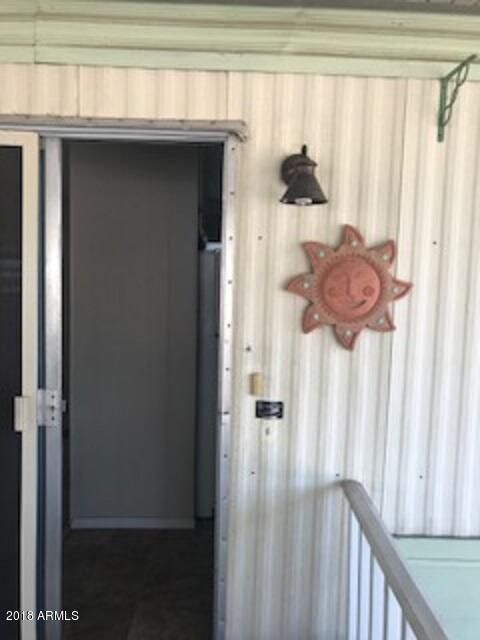 2050 W Dunlap Ave front entry