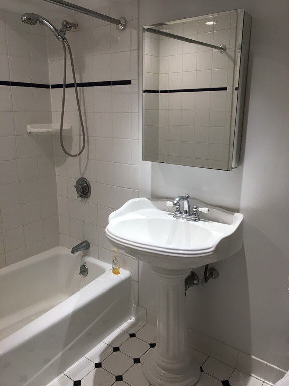 8 Verndale St unit G, Brookline, MA 02446 - photo 7