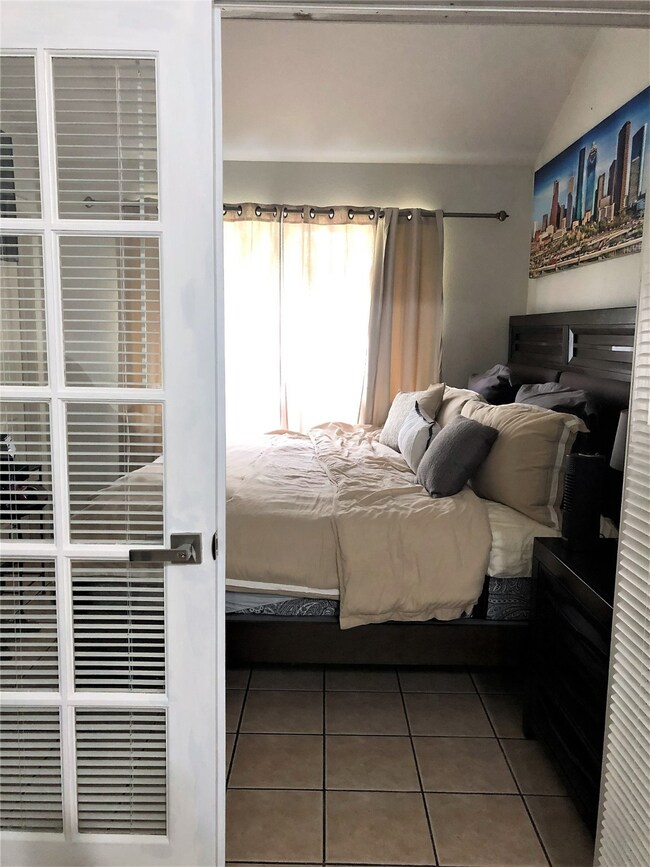 7926 Log Hollow Dr, Houston, TX 77040 - photo 7