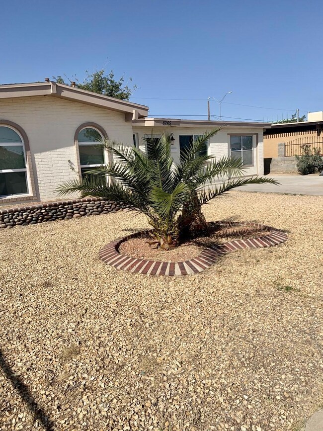 8265 Broadway Dr, El Paso, TX 79915 - photo 3