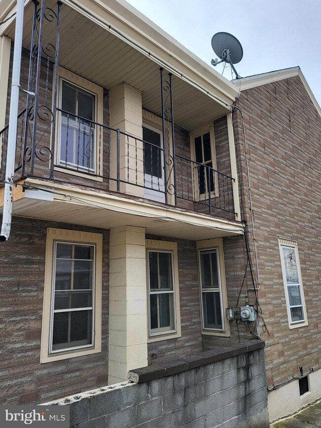 939 Locust St, Reading, PA 19604 - photo 6