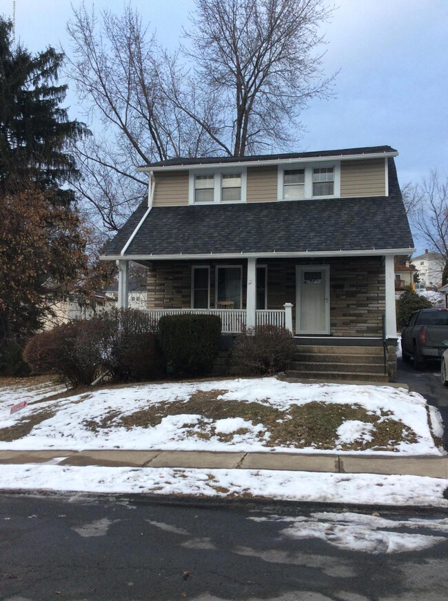 807 Butler St, Dunmore, PA 18512 - photo 2