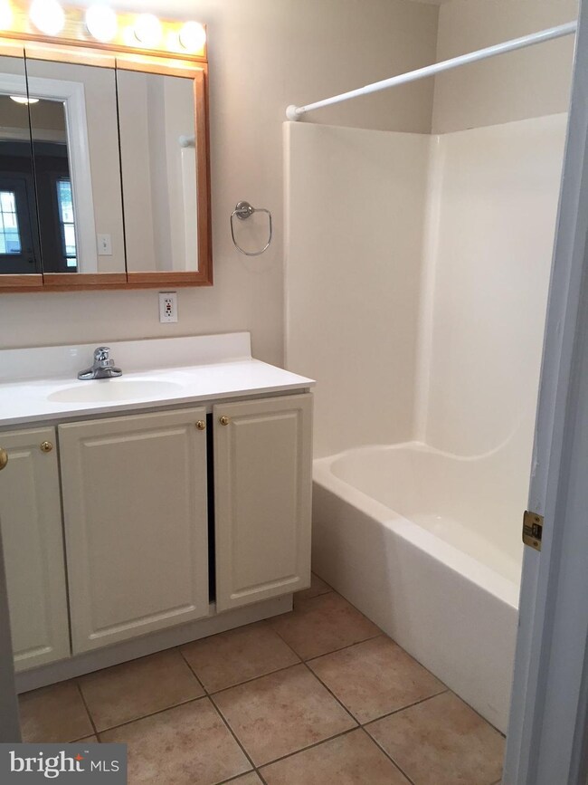 9 Cedar Ave unit 2, Conshohocken, PA 19428 - photo 5