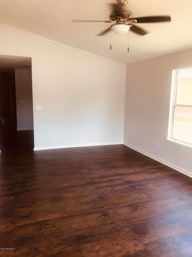 7580 Somerton Dr, Jacksonville, FL 32210 - photo 4