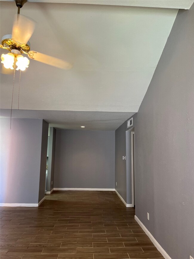 12500 Sandpiper Dr unit 54, Houston, TX 77035 - photo 4