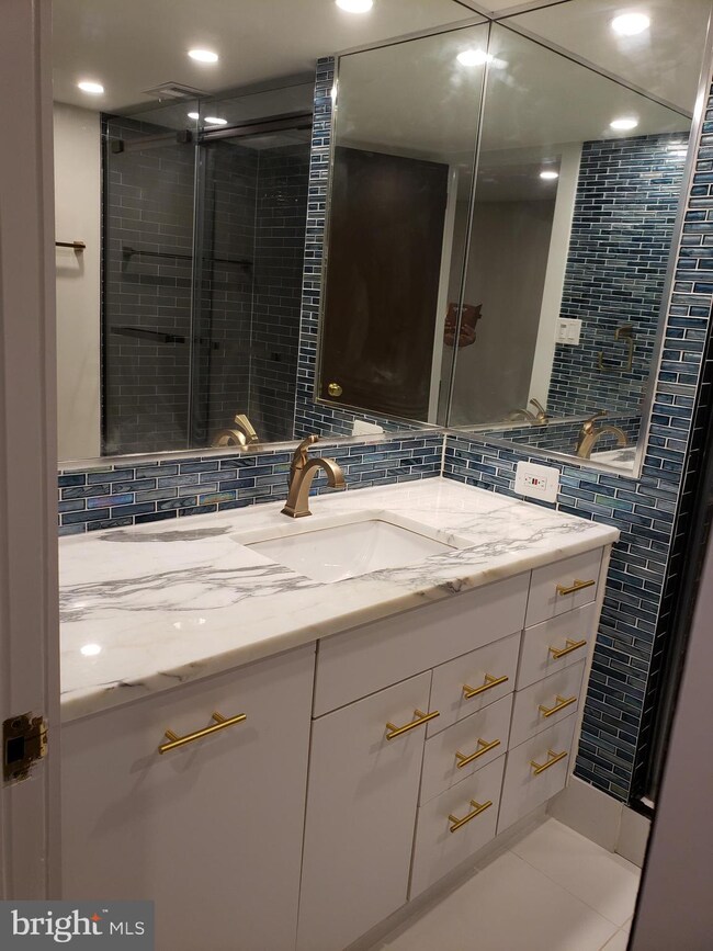 1329 Buttermilk Ln, Reston, VA 20190 - photo 7