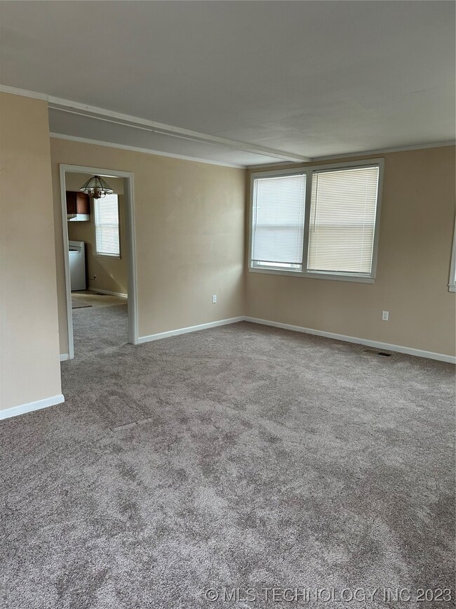 1310 E Thompson Ave, Sapulpa, OK 74066 - photo 2