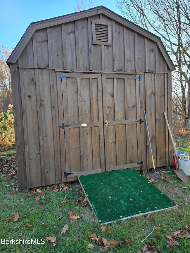 108 Bakers Dr, Bennington, VT 05201 - photo 4