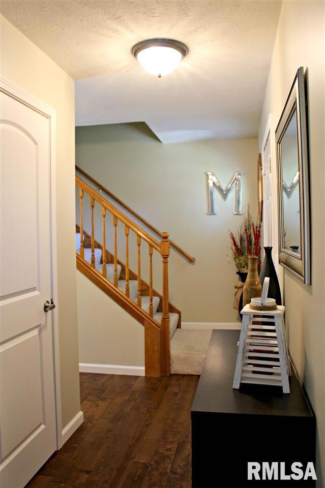 5320 N Castleberry Dr, Peoria, IL 61615 - photo 3