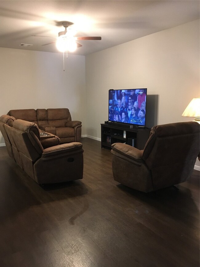 10045 Swift Fox Ct, Magnolia, TX 77354 - photo 4