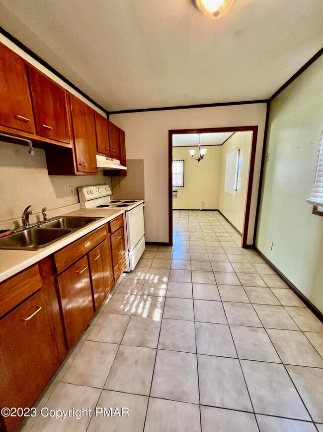 939 Conwell St, Stroudsburg, PA 18360 - photo 6