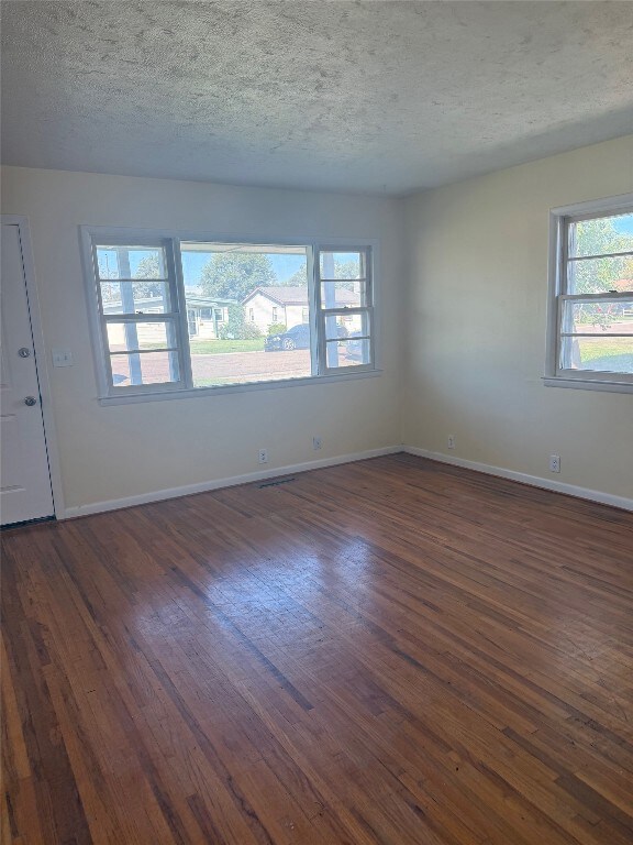 1604 N 7th St, Garden City, KS 67846 - photo 6