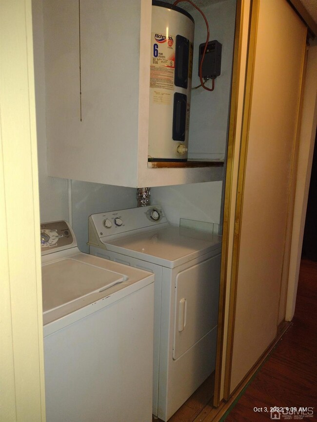 101 Dogwood Plaza unit A, Monroe Township, NJ 08831 - photo 5