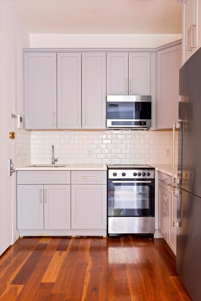 255 W 136th St unit TH, New York, NY 10030 - photo 5