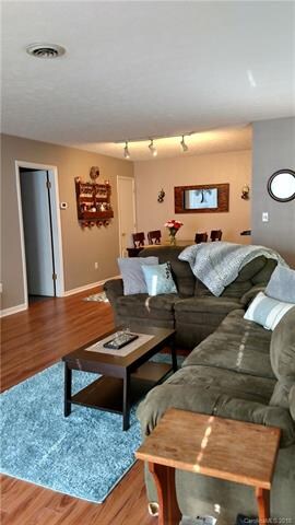 Open floor plan between the dining area and living