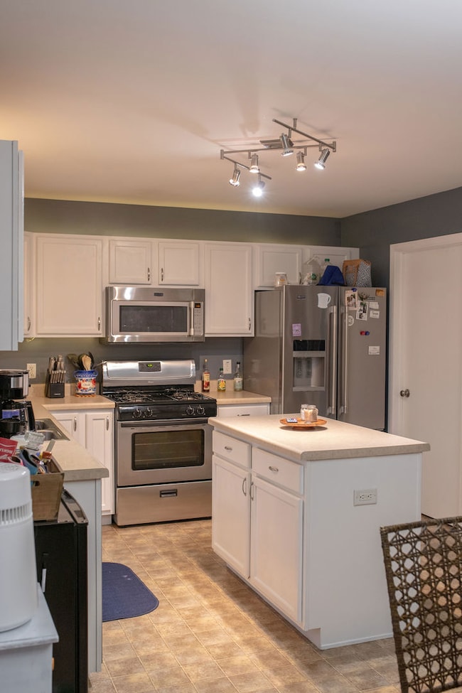 828 Spring Meadow Ln, Malta, IL 60150 - photo 5