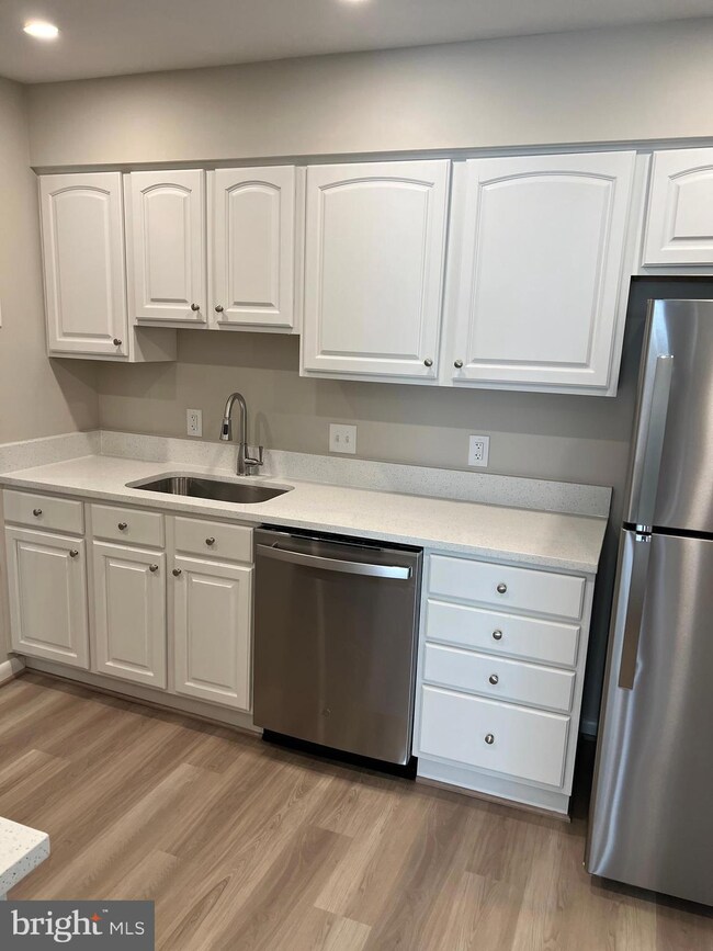 3070 Southern Elm Ct, Fairfax, VA 22031 - photo 7