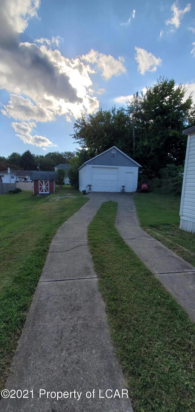 338 Holden St, Wyoming, PA 18644 - photo 4