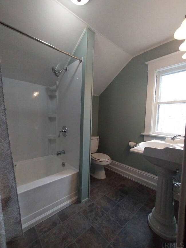 209 State St, Elkhart, IN 46516 - photo 5