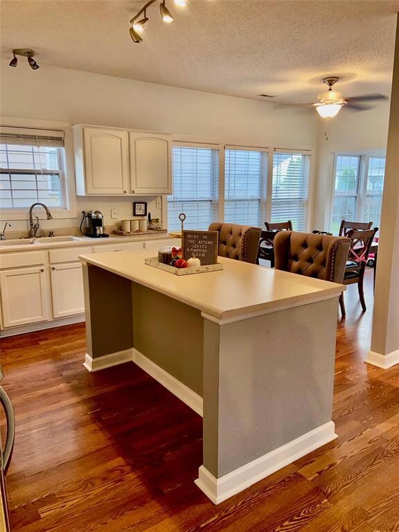 10916 Roundtree Rd, Fishers, IN 46037 - photo 5