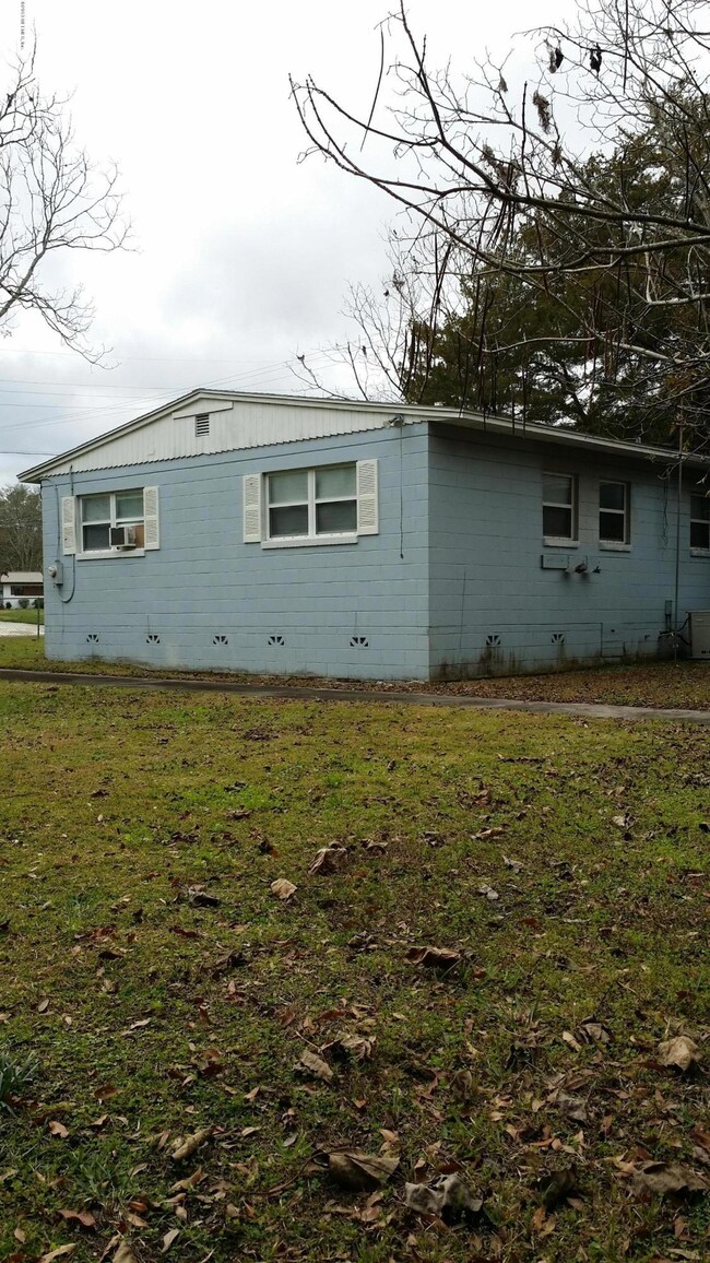 4605 Burgundy Rd N, Jacksonville, FL 32210 - photo 3