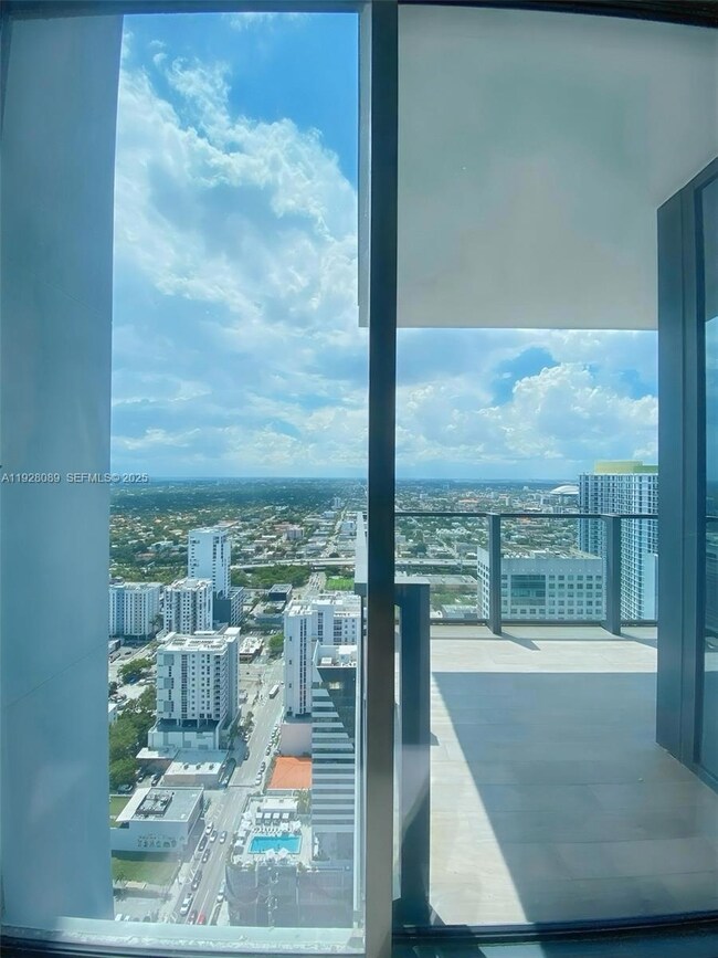 Rise Condo unit 3906, Miami, FL 33130 - photo 5