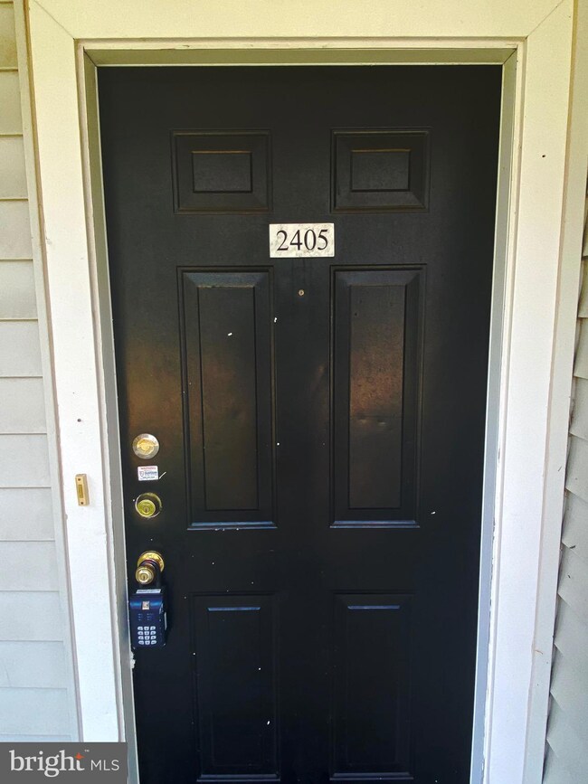 2405 Avalon Bay Ln, Herndon, VA 20171 - photo 4