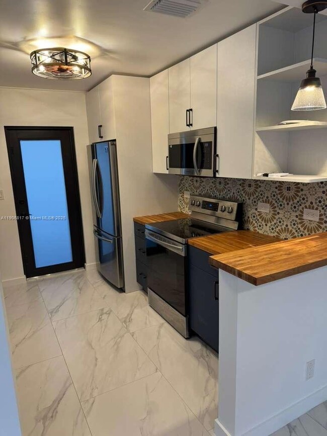 117 NE 2nd Terrace unit FRONT, Hallandale Beach, FL 33009 - photo 4