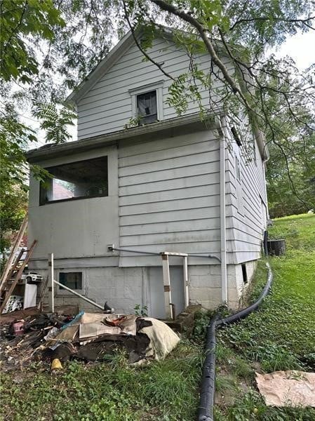 807 Toman Ave, Clairton, PA 15025 - photo 5