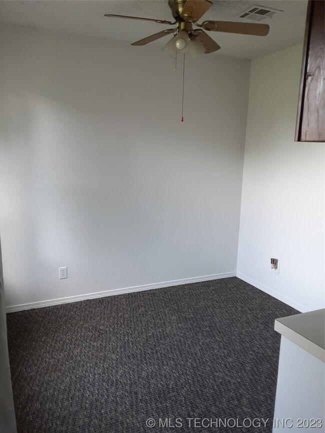 1102 N Willow Dr, Claremore, OK 74017 - photo 2