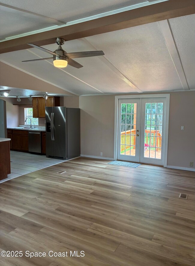 Living Room / Kitchen