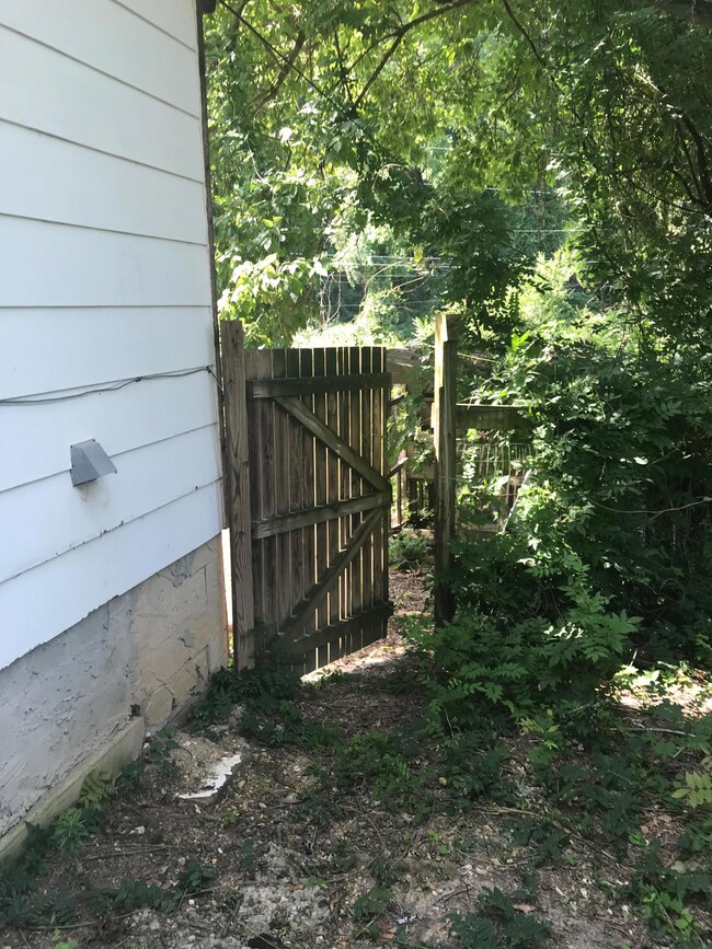 9035 Wooten side gate