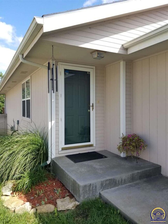 2248 SW Ancaster Rd, Topeka, KS 66614 - photo 2