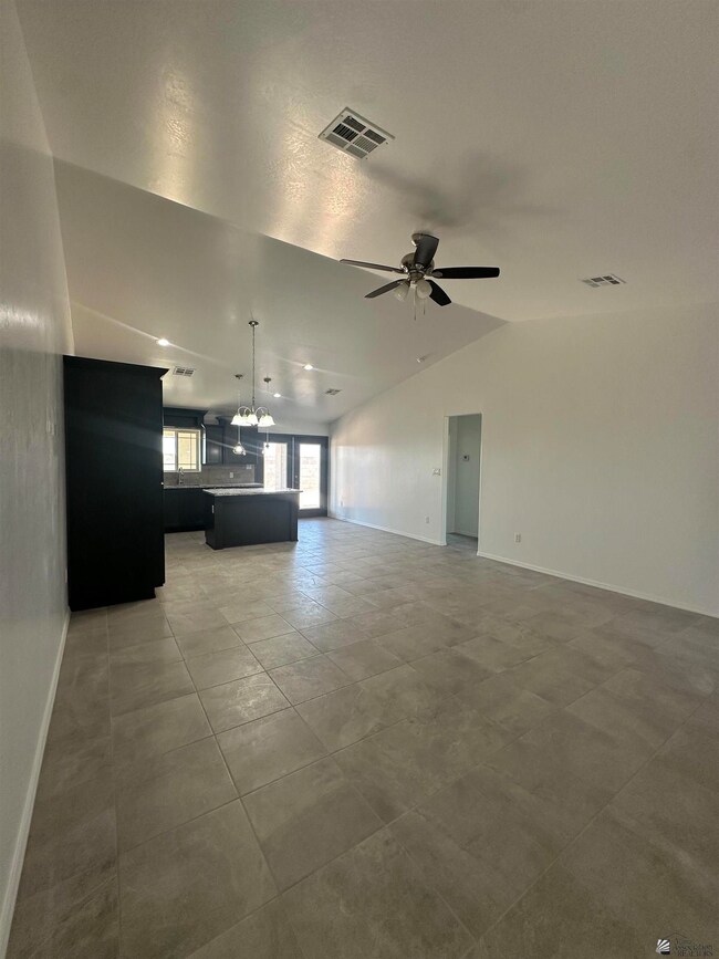 10752 E 45 Place, Yuma, AZ 85367 - photo 4