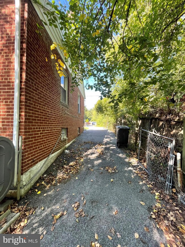 6529 Bock Rd, Oxon Hill, MD 20745 - photo 4