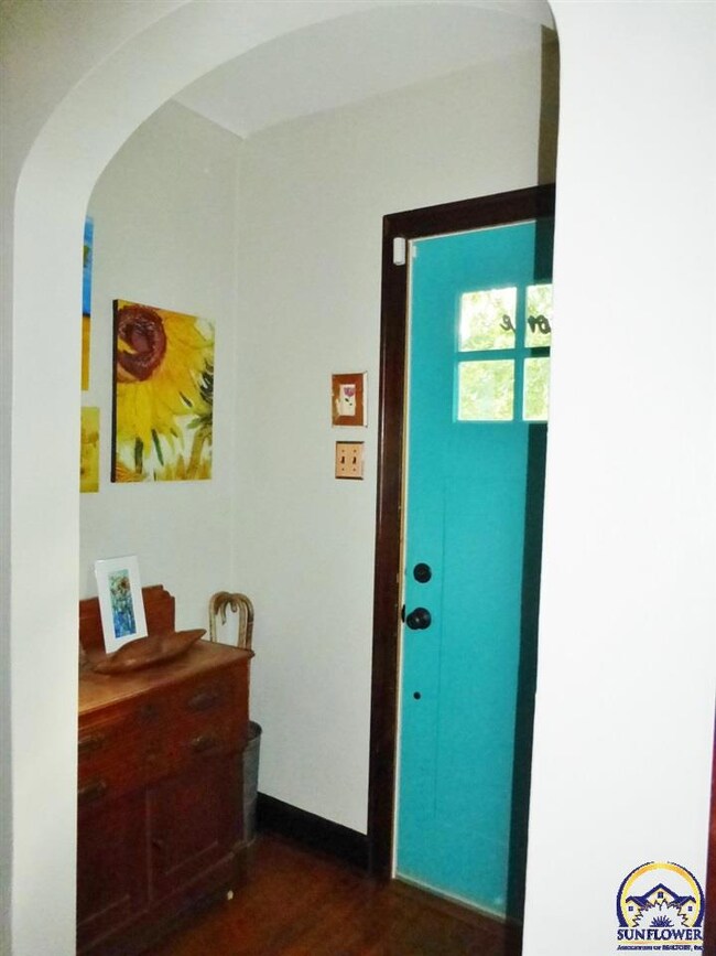 1722 SW Randolph Ave, Topeka, KS 66604 - photo 2