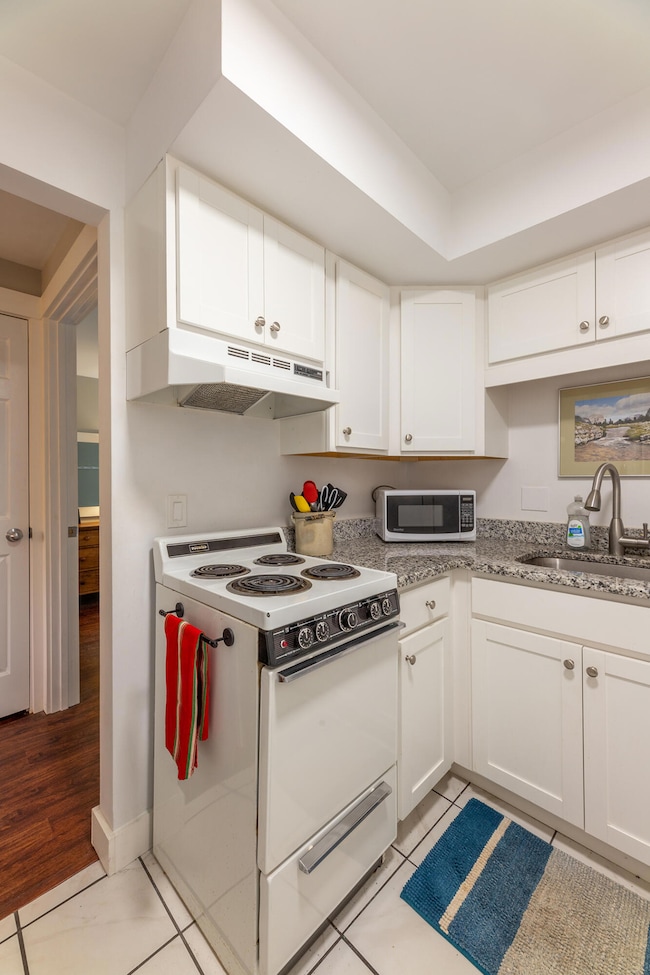 110 Mechanic St unit 3, Camden, ME 04843 - photo 3