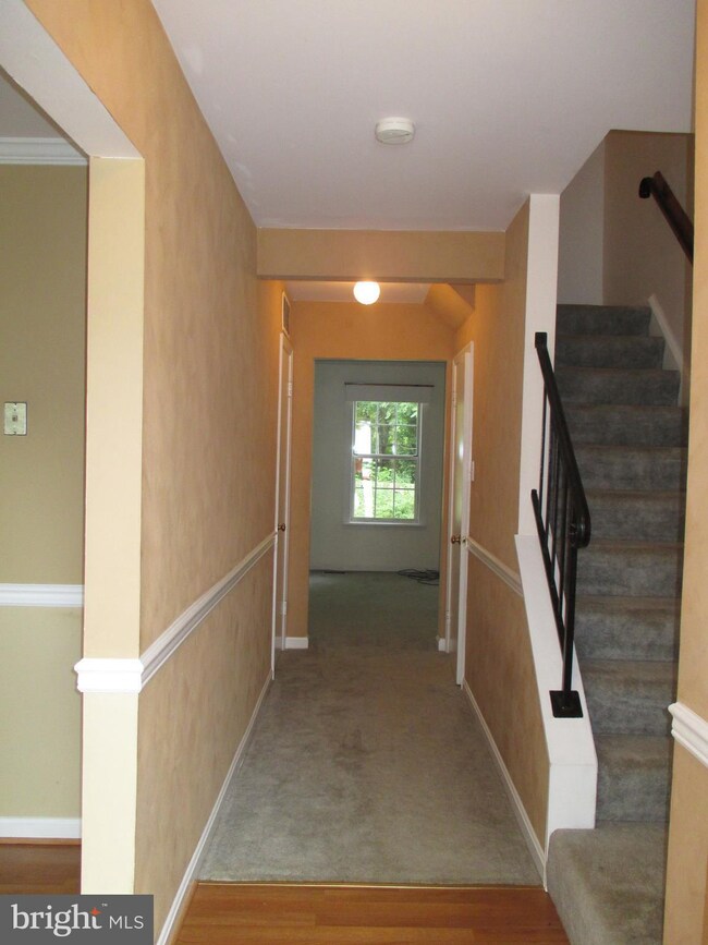 214 Fairfield Dr, Warrenton, VA 20186 - photo 2