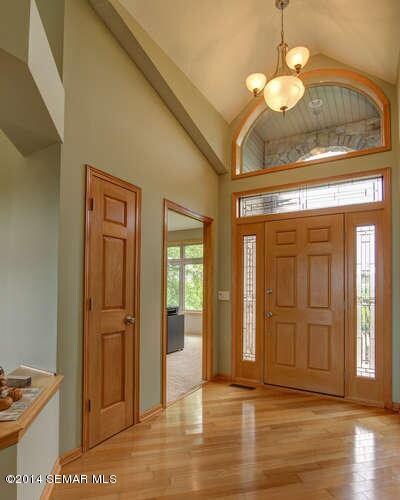 Foyer (10x6'6)