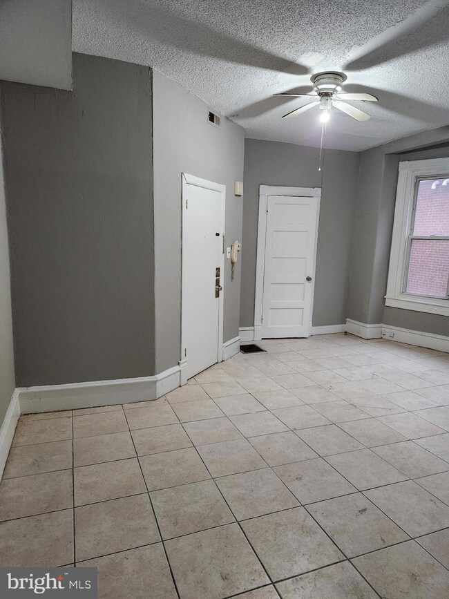 7044 Chew Ave unit 2, Philadelphia, PA 19119 - photo 4