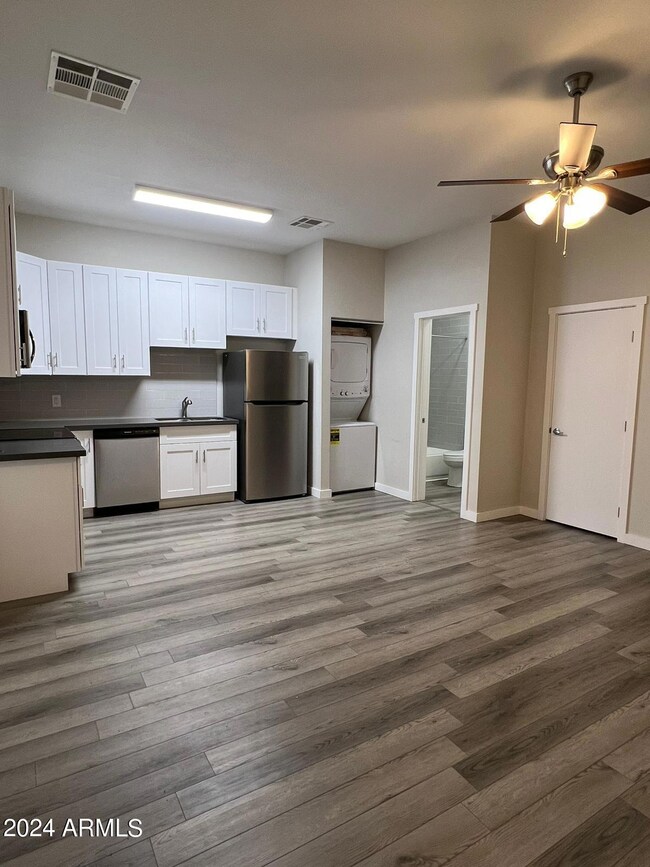 2126 N 25th Place unit B, Phoenix, AZ 85008 - photo 2